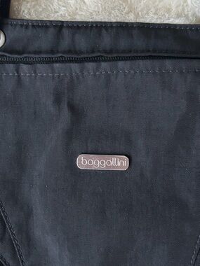 Baggallini Unisex Black Travel Crossbody with Adjustable Size & Strap